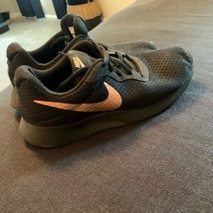 Women Nike black and gold tennis shoes size 9